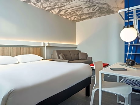 Standard Room with 1 double bed and sofa