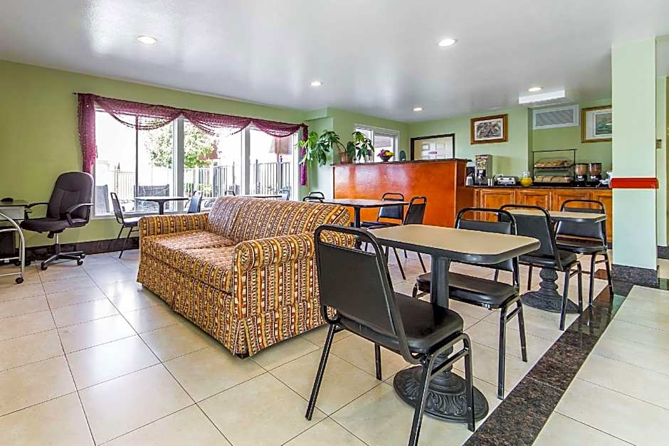 Rodeway Inn & Suites Hayward - Oakland South – Hayward, CA