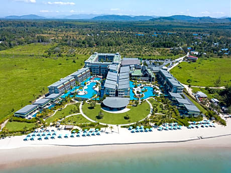 Le Meridien Khao Lak Resort & Spa