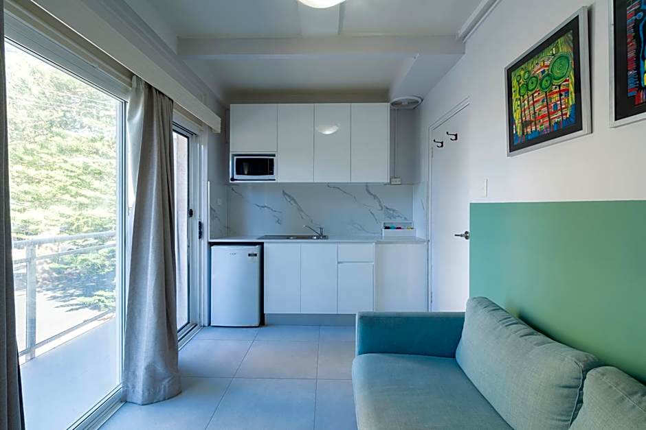 Manly Waves Studios & Apartments