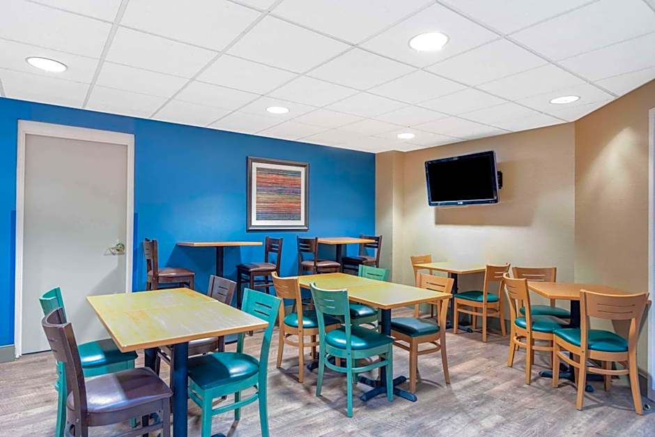Days Inn by Wyndham Eagan Minnesota Near Mall of America