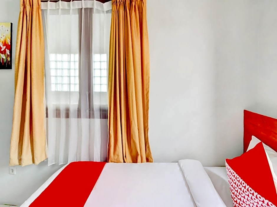 Vaccinated Staff - OYO 90048 Teratai Bekasi Guesthouse