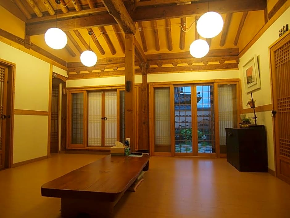 Saekdong Jeogori Hanok Guesthouse Jeonju