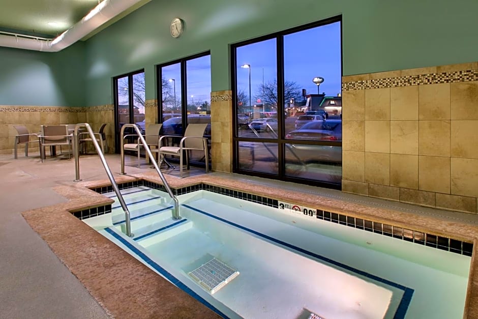 Holiday Inn Express Hotel & Suites Cedar Rapids I-380 at 33rd Avenue, an IHG Hotel