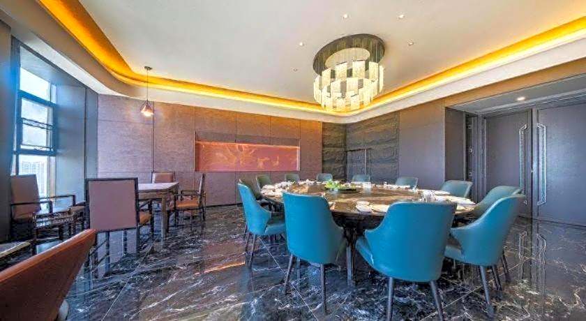 IU Hotels· Lanzhou Xike Station Huanghelou Branch