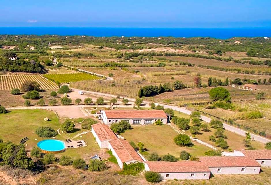 Lofts with private outdoor area and swimming-pool in Badesi