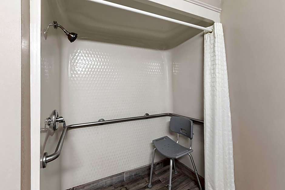 Super 8 by Wyndham Shepherdsville