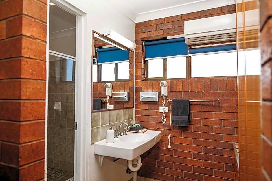 Country Pathfinder Motor Inn