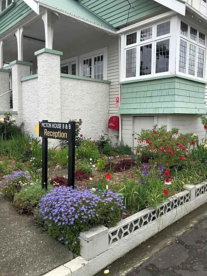 Picton House B&B and Motel