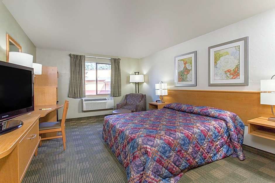 Super 8 by Wyndham Lacey Olympia Area