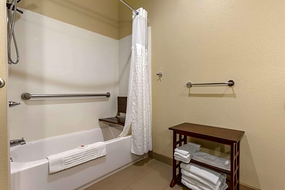 Comfort Inn & Suites Near Mt. Rushmore
