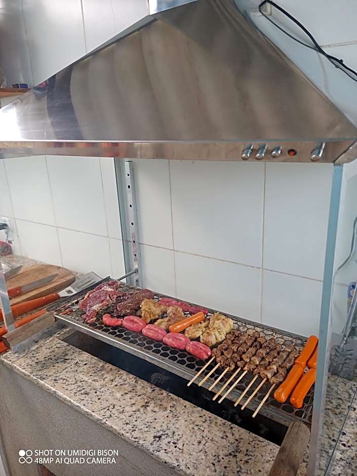 Casa com piscina , churrasqueira, Wi-Fi, em rua de Areia à 1km da praia, bairro sussegado, proíbido uso de som extremamente alto ideal para descansar