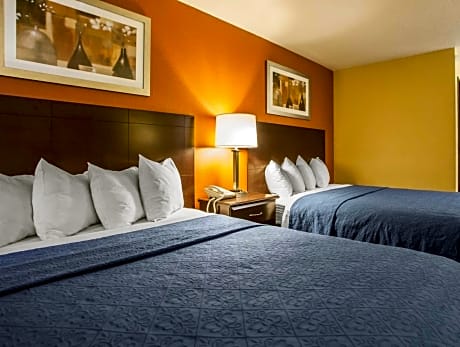 2 Queen Beds, Smoking