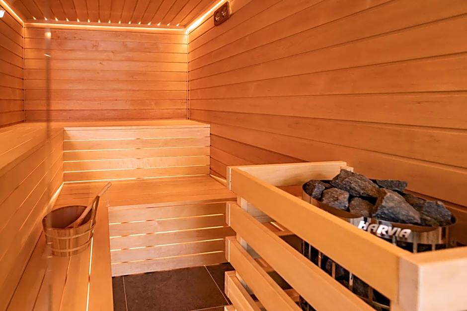 RIVERSIDE RAURIS APARTMENTS