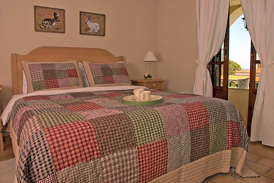 Amboula Beach Apartments