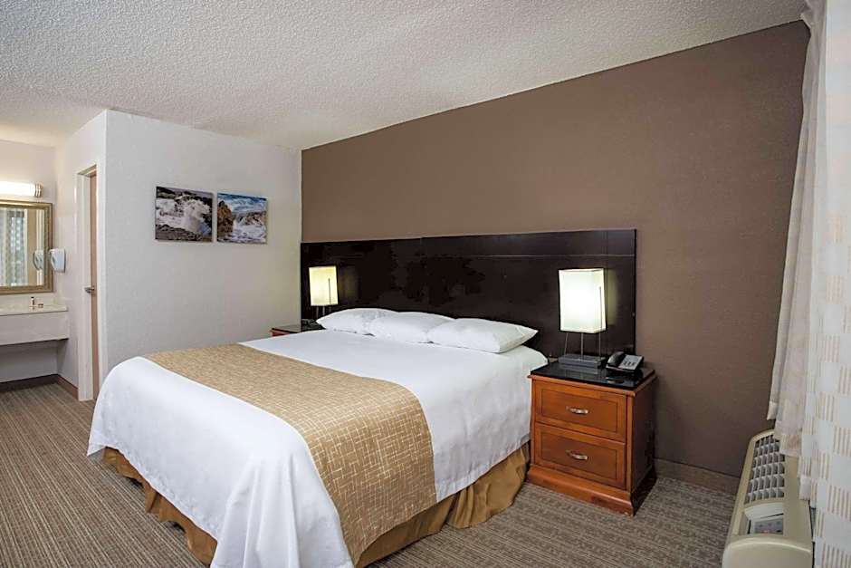 Travelodge by Wyndham Fort Wayne North – Fort Wayne, IN