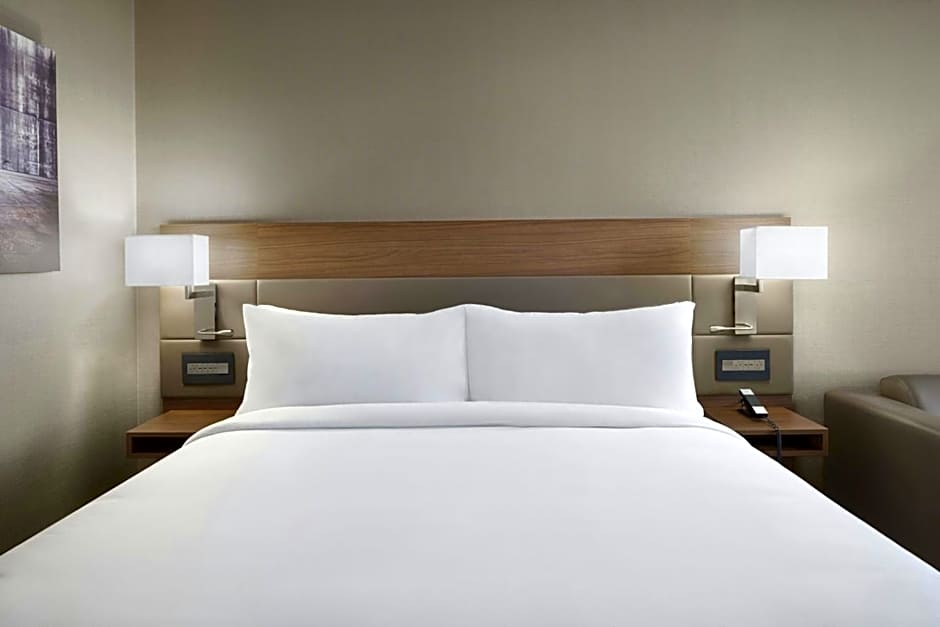 AC Hotel by Marriott St. Louis Clayton