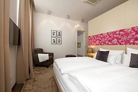 Deluxe Two-Bedroom Apartment