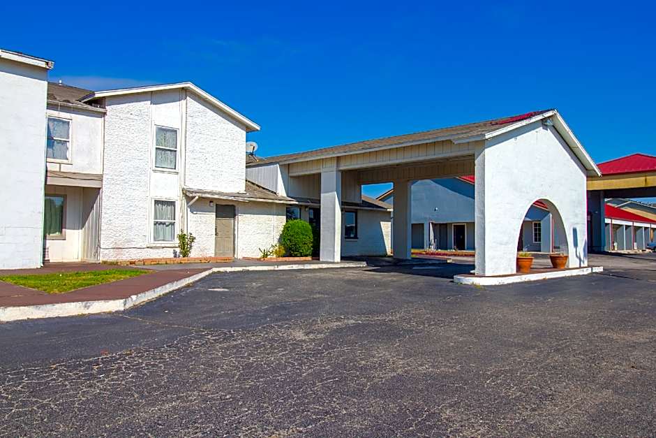 Studio Inn Extended Stay Oklahoma City Airport by OYO