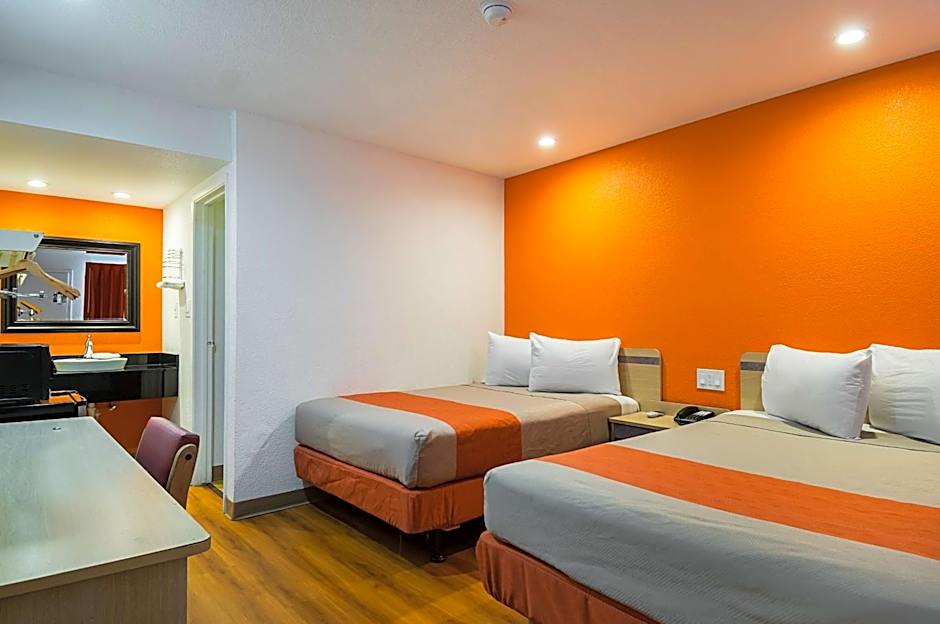 Motel 6 Lost Hills / Buttonwillow Racetrack