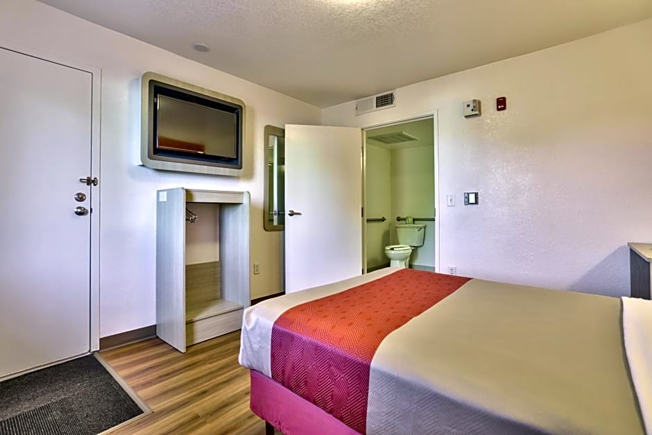 Motel 6-Flagstaff, AZ - Butler
