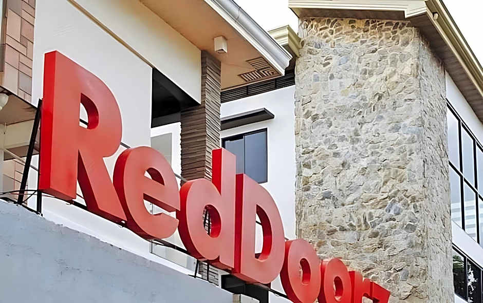RedDoorz @ St Catherine Residences Olongapo City