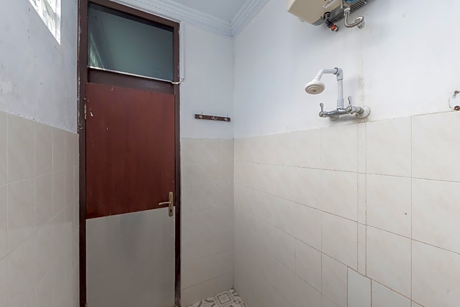 RedDoorz Syariah near Taman Kota Kuningan