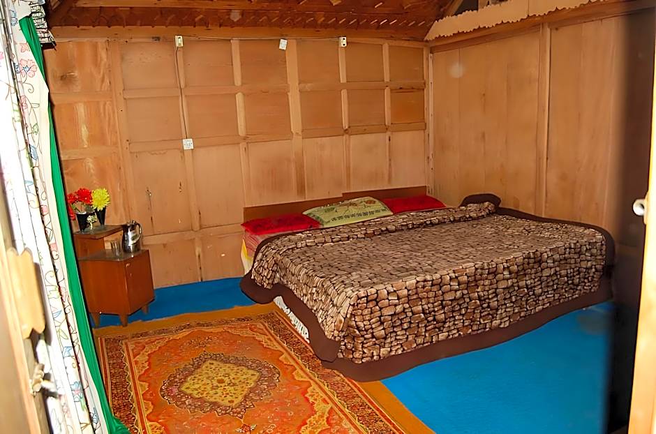 Houseboat Switzerland