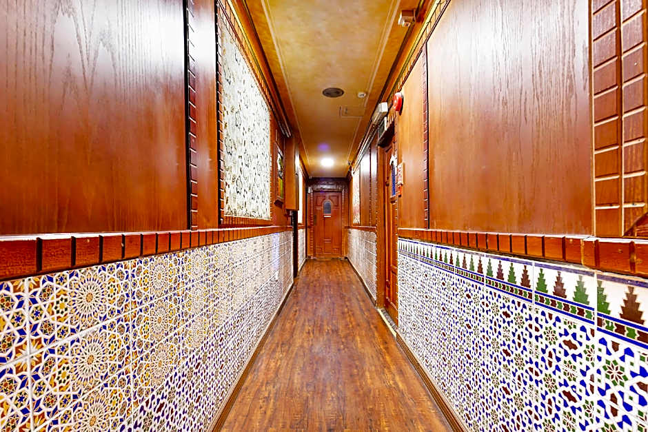 Capital O 125 Moon Plaza Hotel