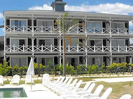 Howard Johnson Hotel & Convention Center Madariaga - Carilo