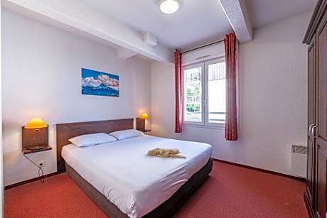 One Bedroom Apartment