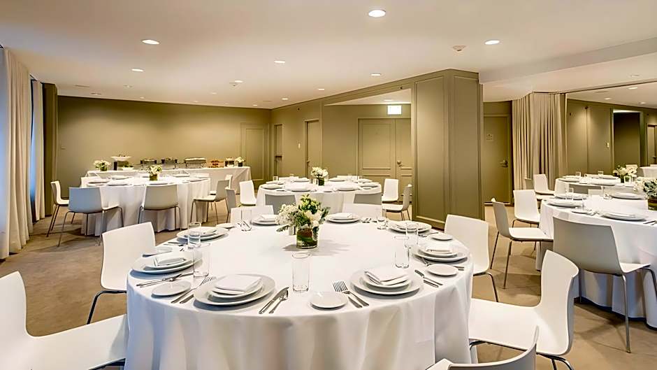 The Chicago Hotel Collection Ambassador Gold Coast