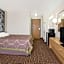 Super 8 by Wyndham Bloomfield
