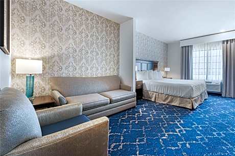 King Suite with Walk-In Shower - Disability Access/Non-Smoking