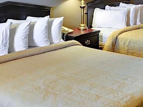 Queen Room with Two Queen Beds - Smoking