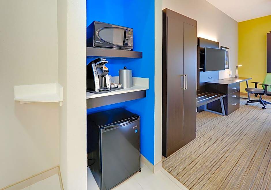 Holiday Inn Express Hotel & Suites Cleburne By IHG