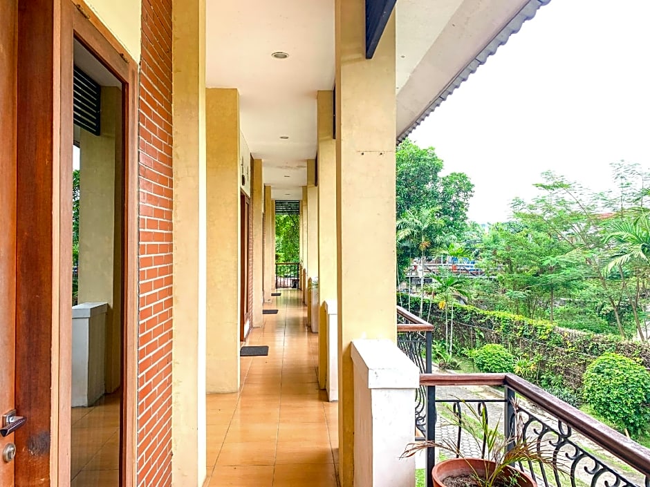 Urbanview Sasono Putro Condongcatur by RedDoorz