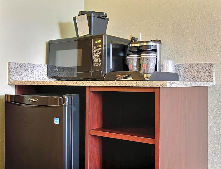 Cobblestone Inn & Suites - Linton