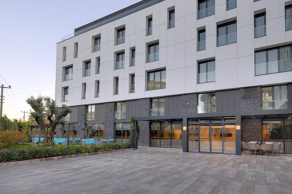 Leo Suites