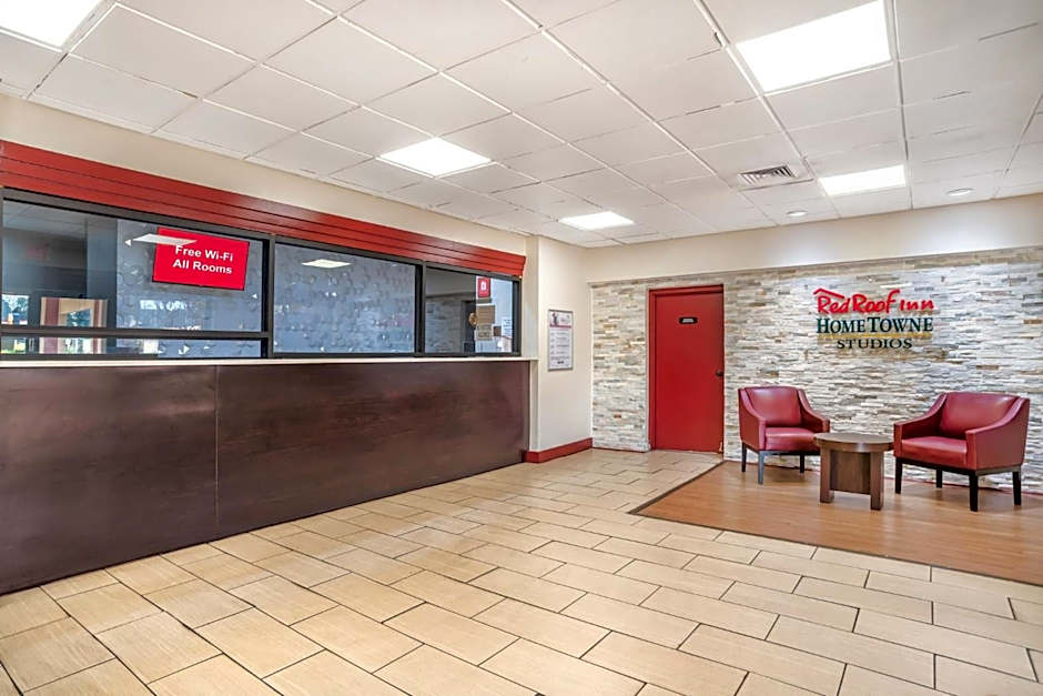HomeTowne Studios by Red Roof Montgomery - Midtown