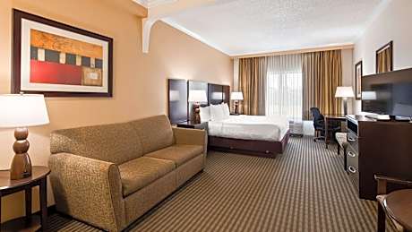 King Suite with Roll-In Shower - Disability Access