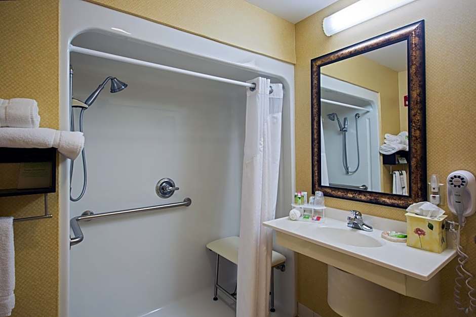 Holiday Inn Express Hotel & Suites Youngstown North-Warren/Niles By IHG