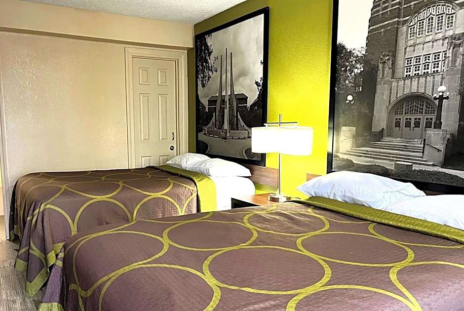Super 8 by Wyndham Lafayette / Purdue Area