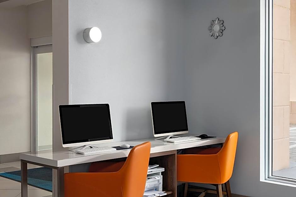 Holiday Inn Express & Suites Boynton Beach West By IHG