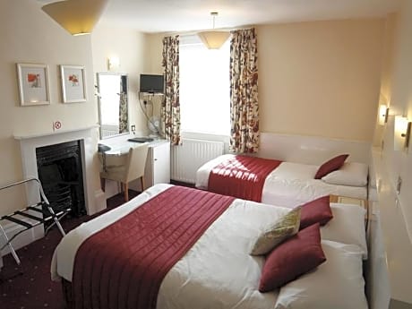 Twin room-Standard-Ensuite with Shower