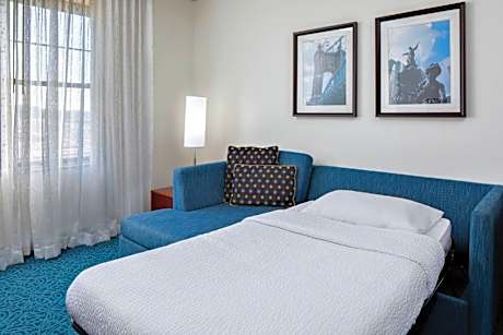 Two-Bedroom Suite with Adapted Tub - Mobility and Hearing Accessible