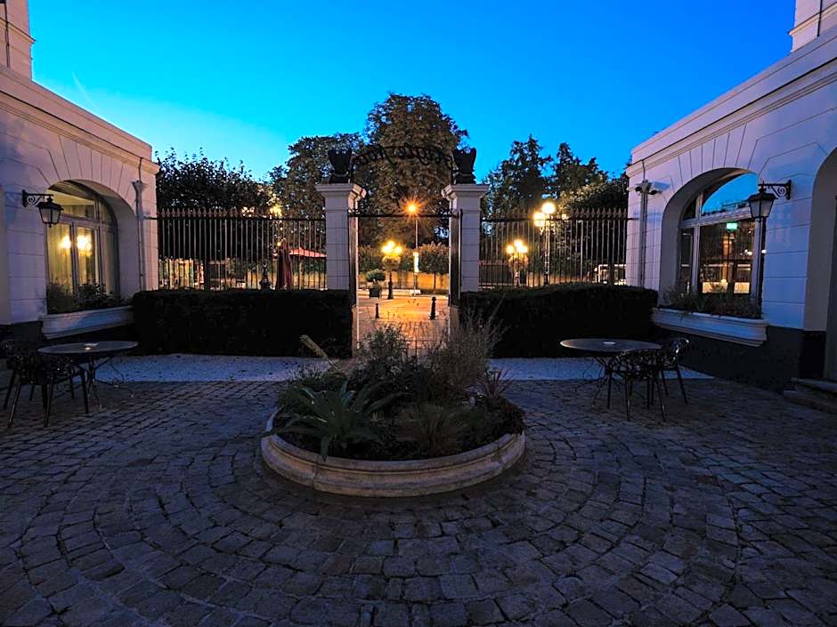 Aigle Noir Fontainebleau MGallery