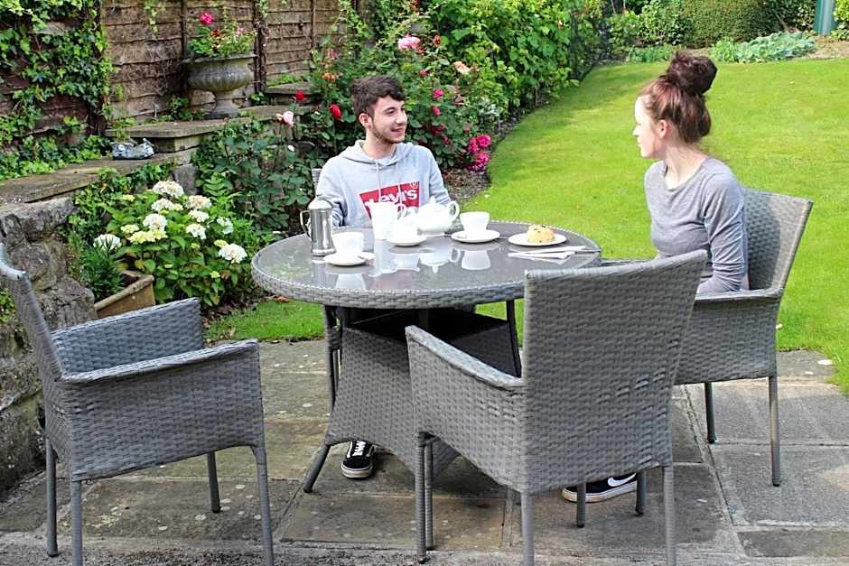 THE FIRS B&B &TEA ROOM