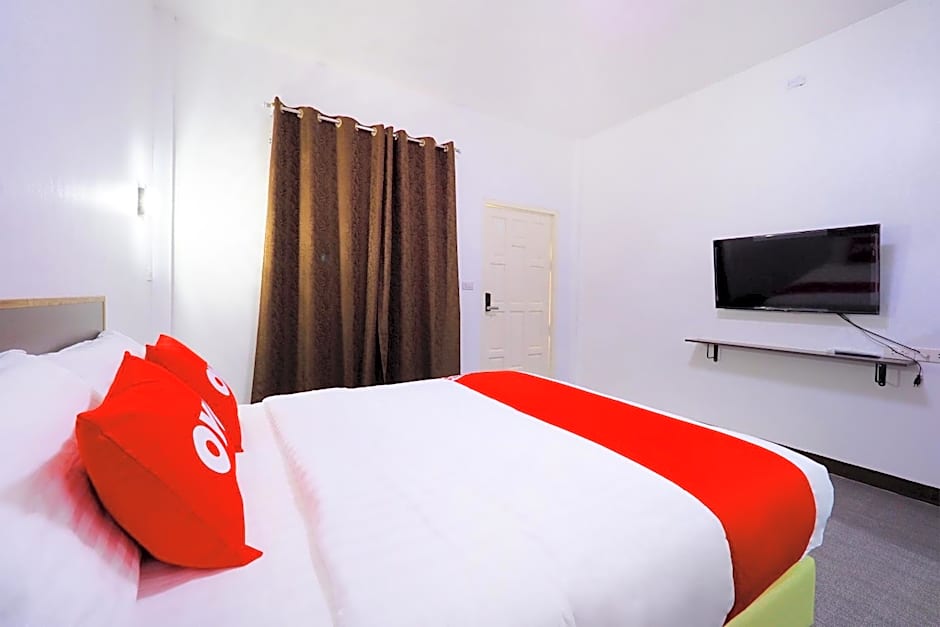 OYO 592 Goldenville Villa