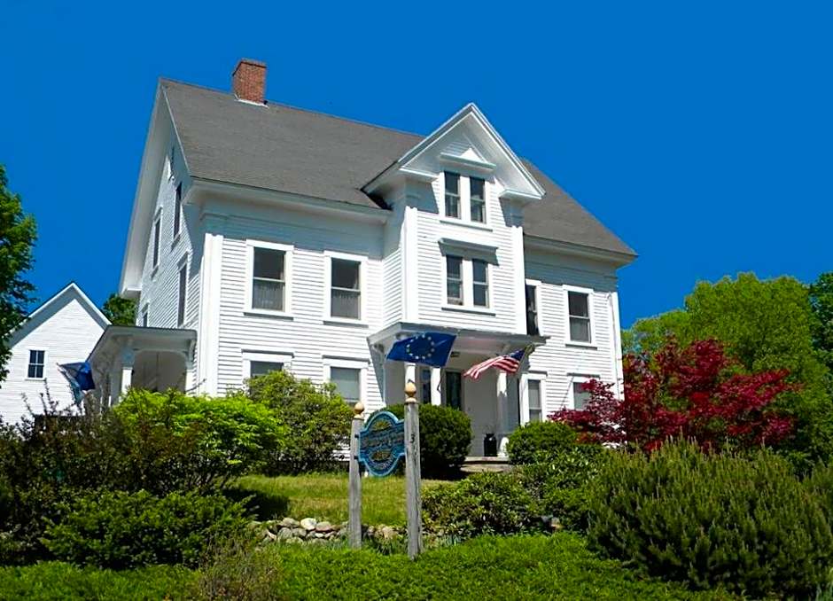Highland Lake Inn